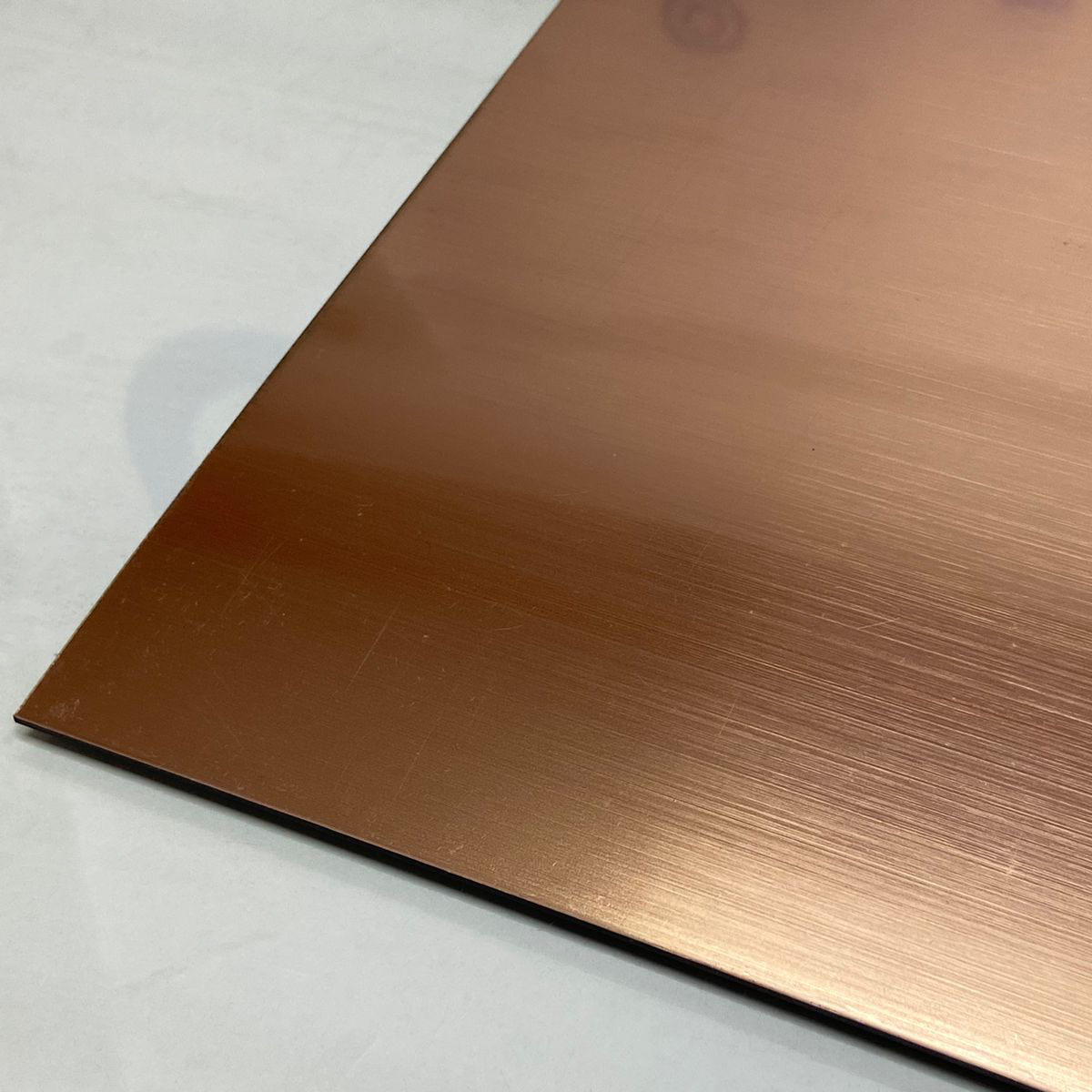 868 Пластик для гравировки 1,3мм 30х60см бронза/черный шлифованный