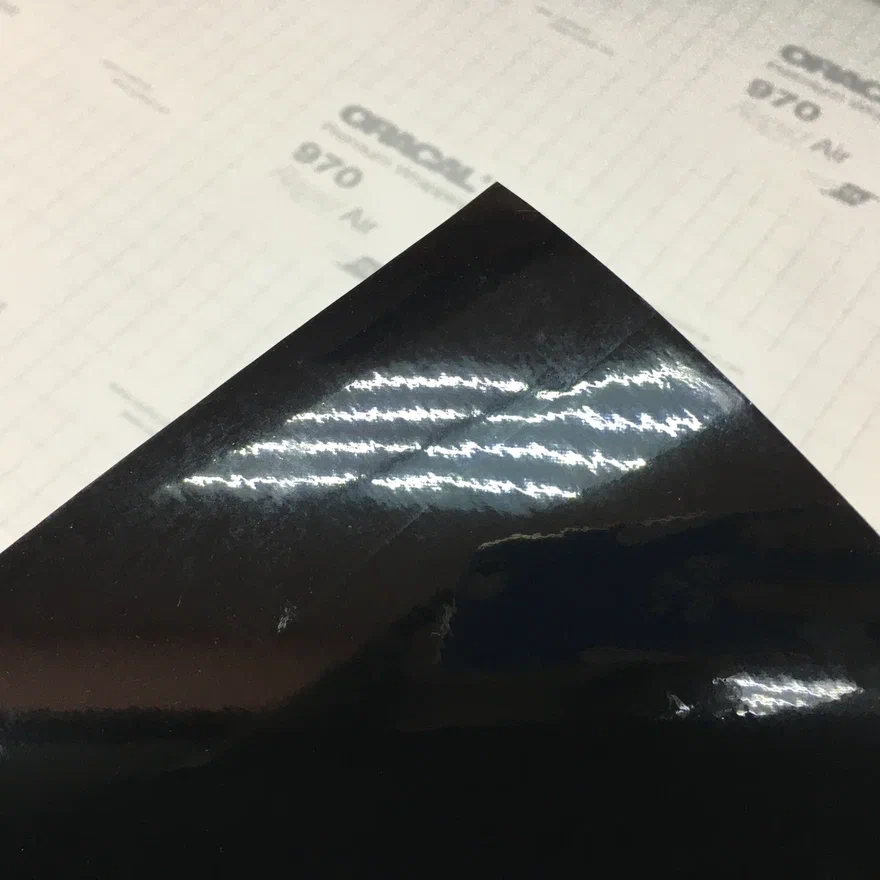 Черный глянец Oracal 970 с каналами, без защитки (GRA, 070, 50м, 1,52м.)