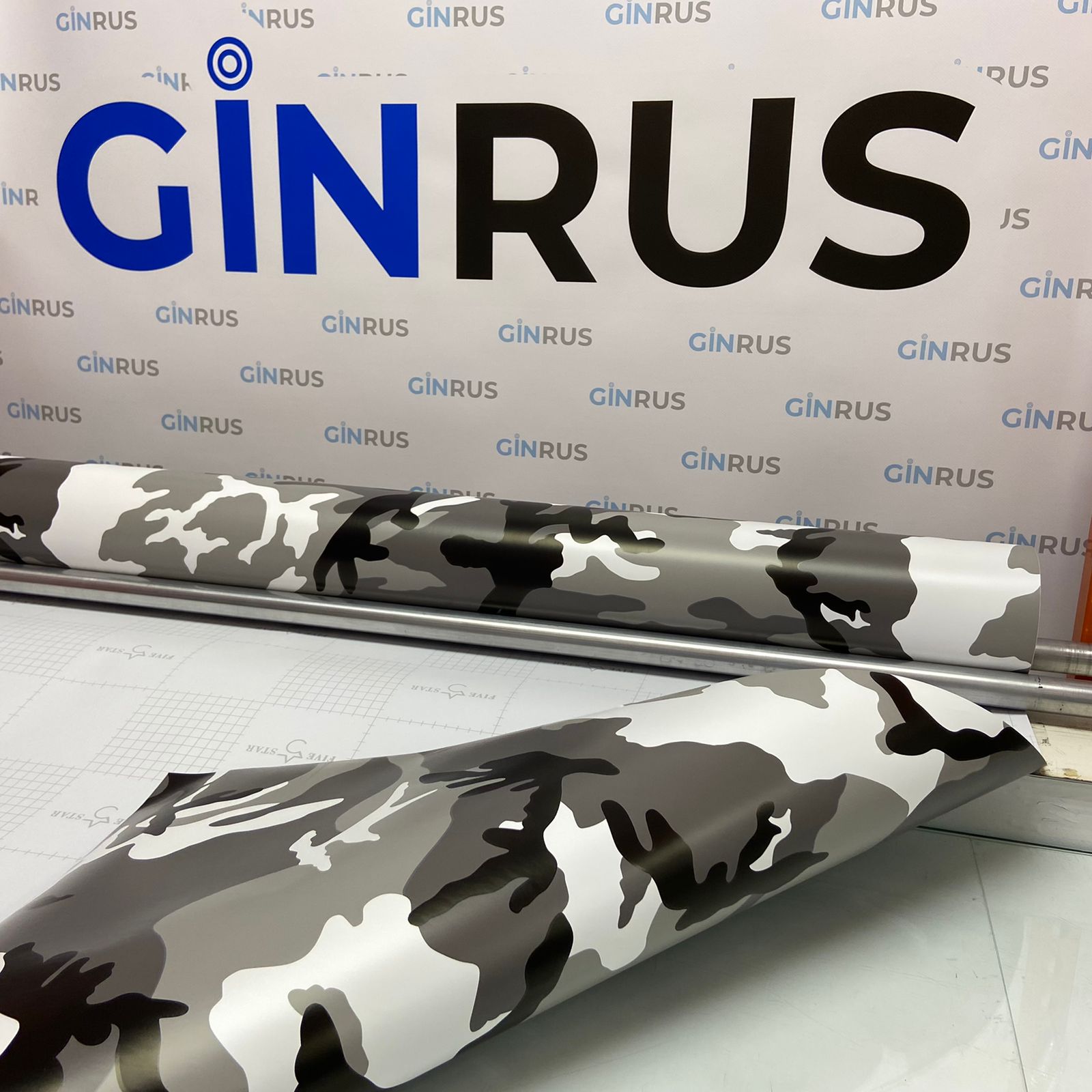 Пленка камуфляж  Бело-черный G-24 (№3) 110mkm (зимний) (1,52*30м.)