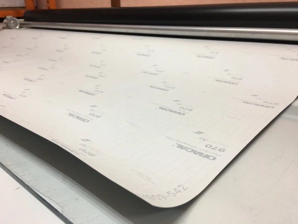 Oracal 970 черная матовая пленка 1,52*50м., с каналами