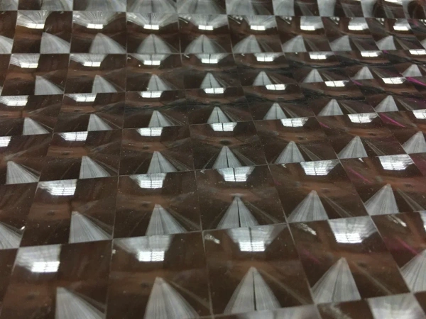 Пленка для фар "голография 4д" черный R105-1, 182mkm, 8809