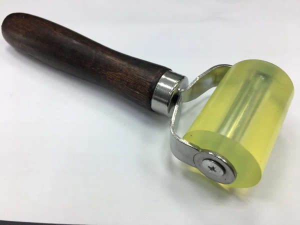 Ролик, валик желтый с ручкой 3см (узкий)