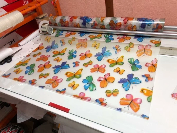 Пленка, статическая витражная бабочки P028 90см*30м