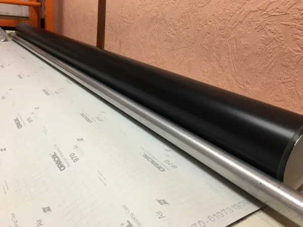 Oracal 970 черная матовая пленка 1,52*50м., с каналами