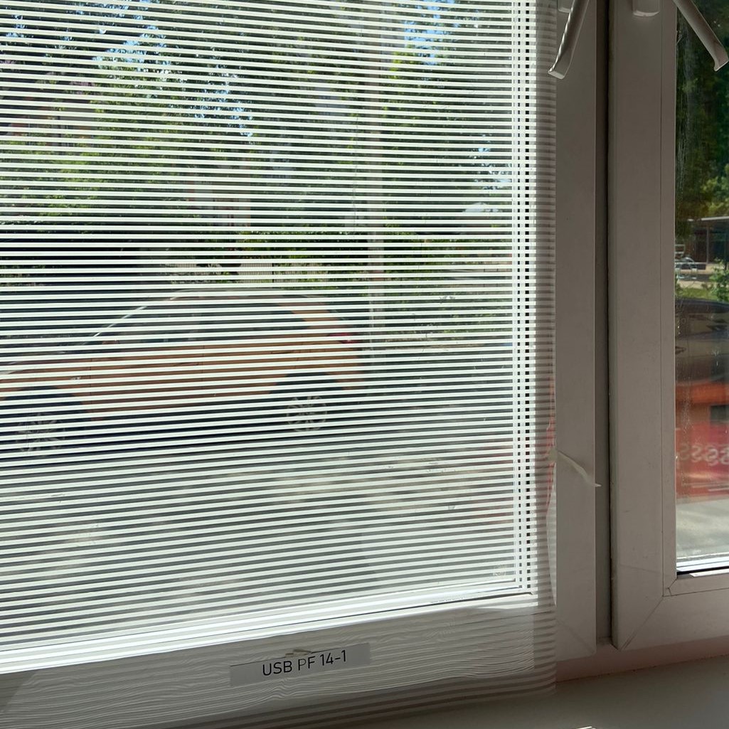 Декоративная пленка USB PF 14-1, полоса белая 4мм (1,52*30м.)