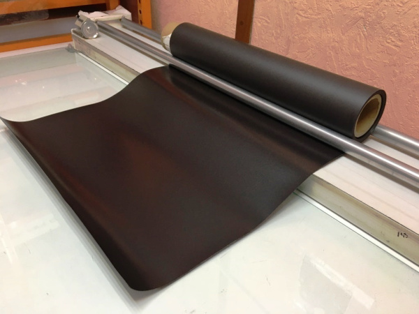 Магнитный винил без клея (0,7мм*620мм*30м)