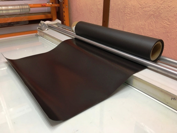 Магнитный винил без клея (0,7мм*620мм*30м)