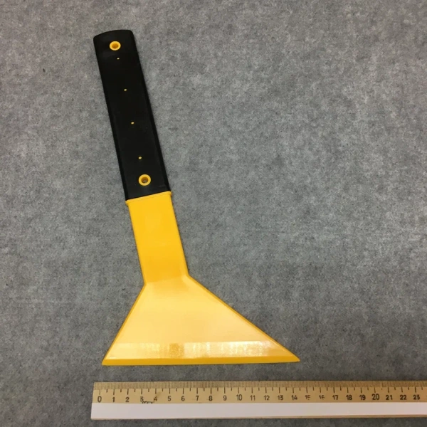 Желтый уголок с длинной ручкой Big foot(31*15) GA41