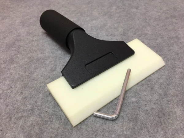 Выгонка с черной ручкой и синей/белой п/у вставкой 13см + с ключом