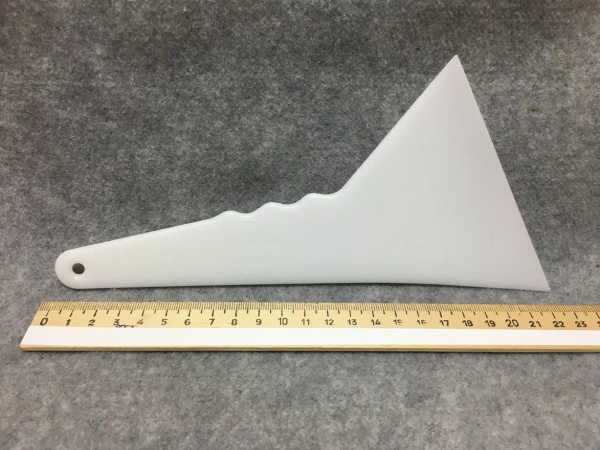 Скребок угловой пласт. (средний) уголок зеленый/желтый/белый/черный