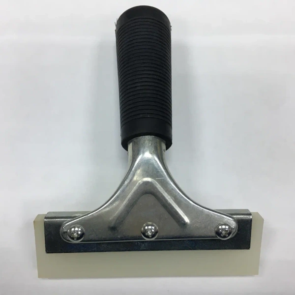 Выгонка с металлической ручкой с белой п/у вставкой 12,7 см, жесткая.