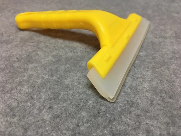 Ручка держатель с резиной, скребок, водосгон мягкий, желтый s011