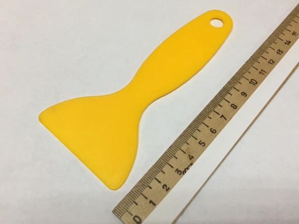 Выгонка в виде лопатки желтая