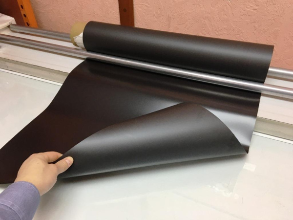 Магнитный винил без клея (0,7мм*620мм*30м)