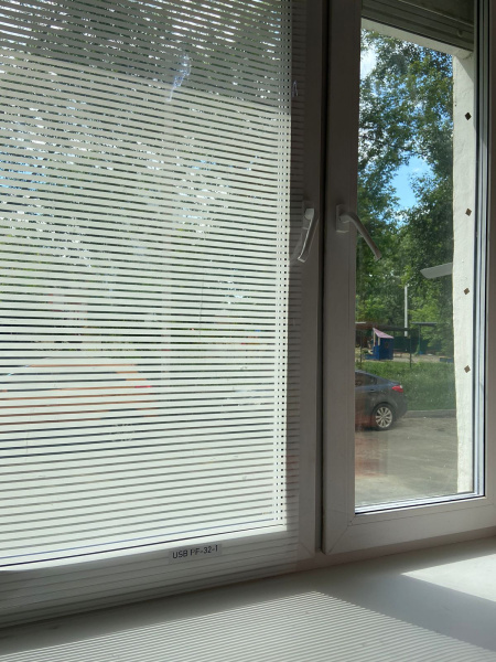 Декоративная пленка USB PF-32-1, полоса белая мат 10мм (1,52*30м.) вдоль