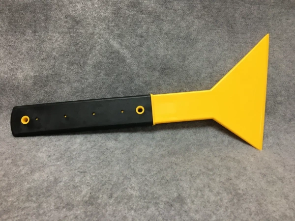 Желтый уголок с длинной ручкой Big foot(31*15) GA41